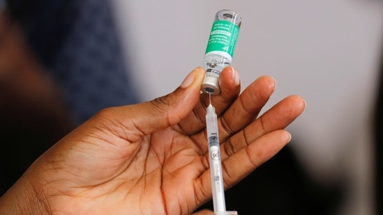 A nurse prepares a dose of the of coronavirus disease (COVID-19) vaccine during the vaccination campaign at the Ridge Hospital in Accra, Ghana, March 2, 2021. REUTERS/Francis Kokoroko(REUTERS)