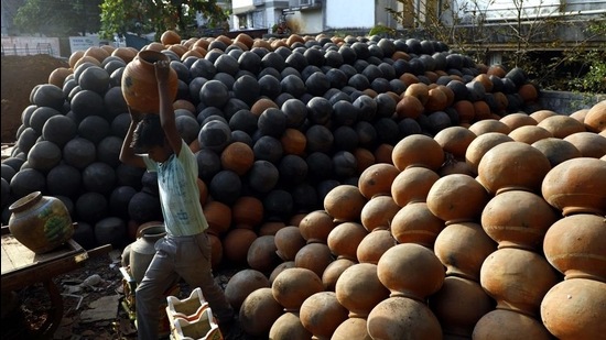 A boy sells a water pot for summer days at Sahakar nagar in Pune, India, on Sunday, February 28. (Rahul Raut/HT photo) A boy sells a water pot for summer days at Sahakar nagar in Pune, India, on Sunday, February 28. (Rahul Raut/HT photo)