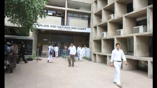 Status report sought by April 29 and directions issued to provide all necessary original documents to the inquiry officer of the CBI. (HT file photo) Status report sought by April 29 and directions issued to provide all necessary original documents to the inquiry officer of the CBI. (HT file photo)