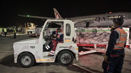 Airport ground crews cart consignments of the first batch of the Covid-19 vaccines that arrived on a flight at the Jomo Kenyatta International Airport.(AFP) Airport ground crews cart consignments of the first batch of the Covid-19 vaccines that arrived on a flight at the Jomo Kenyatta International Airport.(AFP)