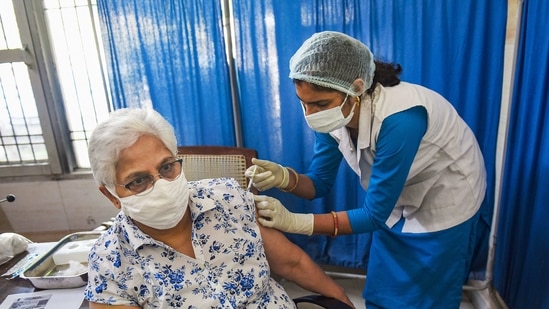 A medic administers the first dose of Covid-19 vaccine to a senior citizen at Government Polyclinic in Gurugram.(PTI) A medic administers the first dose of Covid-19 vaccine to a senior citizen at Government Polyclinic in Gurugram.(PTI)