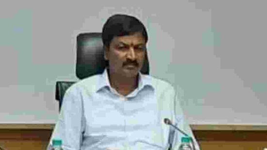 Karnataka water resources minister Ramesh Jarkiholi resigned from the Cabinet on Wednesday.(Twitter/@BYRBJP)