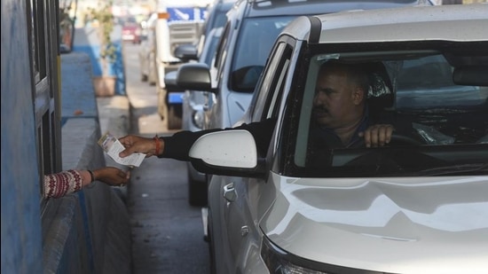 A February 15 circular by the authorities authorised toll plazas to collect double toll fees as fine from vehicles not having FASTag. (HT FILE) A February 15 circular by the authorities authorised toll plazas to collect double toll fees as fine from vehicles not having FASTag. (HT FILE)