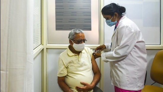 A senior citizen gets his first dose of Covid-19 vaccine at Delhi Heart and Lung Institute in New Delhi, India, on March 2. (Amal KS/HT PHOTO)