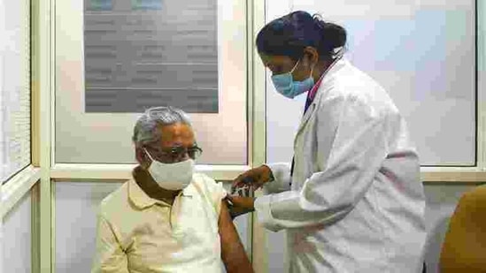 A senior citizen gets his first dose of Covid-19 vaccine at Delhi Heart and Lung Institute in New Delhi, India, on March 2. (Amal KS/HT PHOTO) A senior citizen gets his first dose of Covid-19 vaccine at Delhi Heart and Lung Institute in New Delhi, India, on March 2. (Amal KS/HT PHOTO)