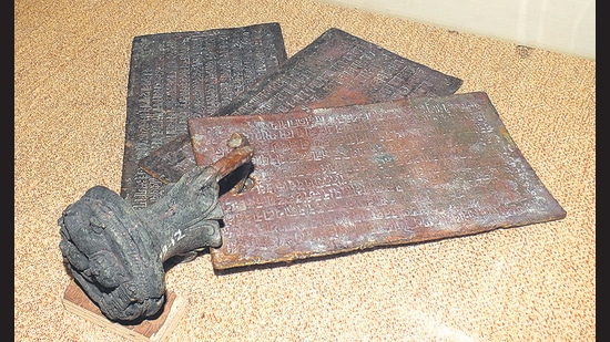 A typical copperplate inscription with names, dates, allocations and the early links to how the name “Pune” evolved. (Saili Palande-Datar/HT Photo) A typical copperplate inscription with names, dates, allocations and the early links to how the name “Pune” evolved. (Saili Palande-Datar/HT Photo)