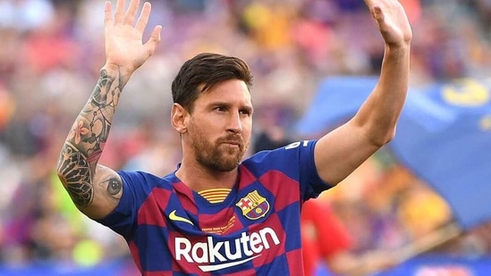 Lionel Messi waves to fans. (Getty Images)