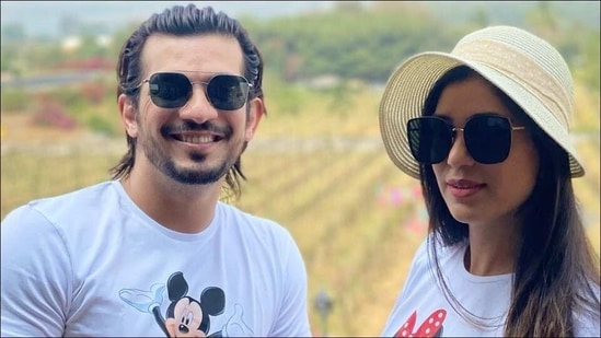 Watch: Arjun Bijlani’s leg workout with wife on shoulders is fit couple goals(Instagram/arjunbijlani) Watch: Arjun Bijlani’s leg workout with wife on shoulders is fit couple goals(Instagram/arjunbijlani)