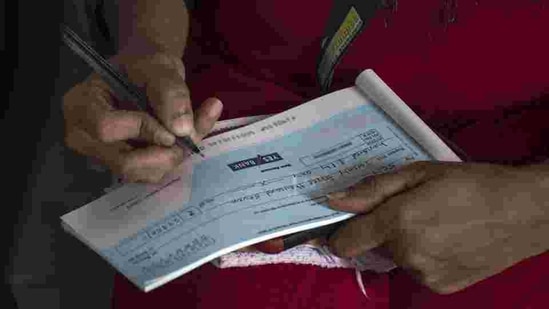 The top court which is examining measures to fast-track cheque bounce cases in a suo moto proceeding had on February 25 sought the view of the Centre to create additional courts for exclusive trial of such offences. (HT PHOTO) The top court which is examining measures to fast-track cheque bounce cases in a suo moto proceeding had on February 25 sought the view of the Centre to create additional courts for exclusive trial of such offences. (HT PHOTO)