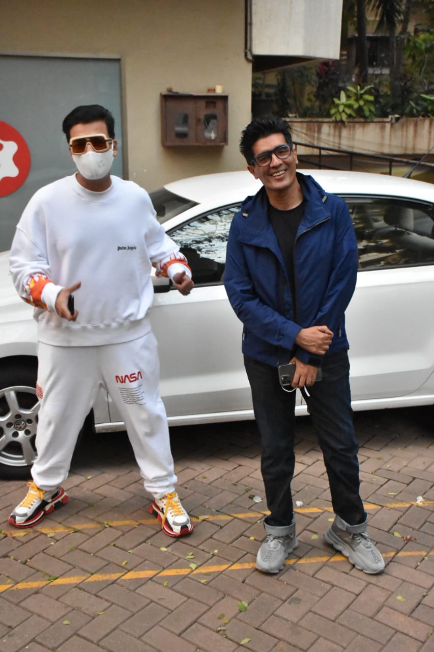 Karan Johar and Manish Malhotra pose together for cameras.(Varinder Chawla) Karan Johar and Manish Malhotra pose together for cameras.(Varinder Chawla)