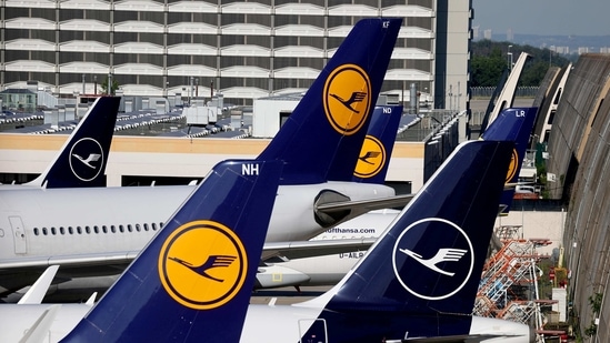 Lufthansa shares fell as much as 3.2% and traded 2.1% lower at 12.52 euros as of 9:23 a.m. in Frankfurt, paring gains this year to 16% after the stock lost a third of its value in 2020. (Reuters file photo)