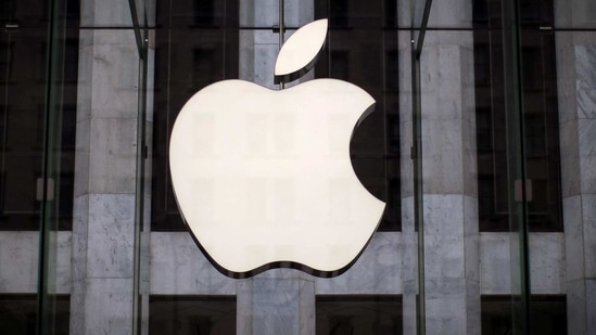 FILE PHOTO: An Apple logo hangs above the entrance to the Apple store on 5th Avenue in the Manhattan borough of New York City, July 21, 2015. REUTERS/Mike Segar/File Photo/File Photo(REUTERS)