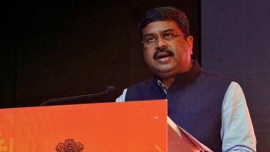 FILE PHOTO: India's Oil Minister Dharmendra Pradhan speaks at a road show organised by the Directorate General of Hydrocarbon (DGH) in Mumbai, India, October 26, 2017. REUTERS/Shailesh Andrade(REUTERS)