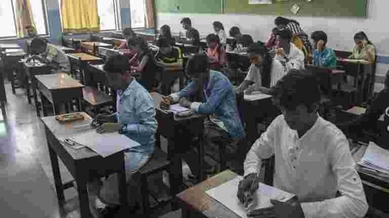 The education minister had said in January that the state government had already reduced the syllabus by 25 per cent so as to reduce the burden on students.(HT file photo) The education minister had said in January that the state government had already reduced the syllabus by 25 per cent so as to reduce the burden on students.(HT file photo)