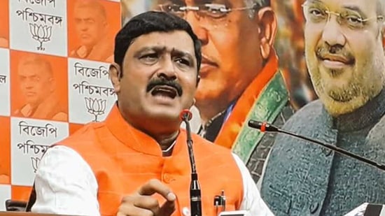 Discontentment in the saffron camp, which had been brewing for a while, first surfaced in September last year, when veteran leader Rahul Sinha was replaced by Anupam Hazra, a former TMC MP, as national secretary.