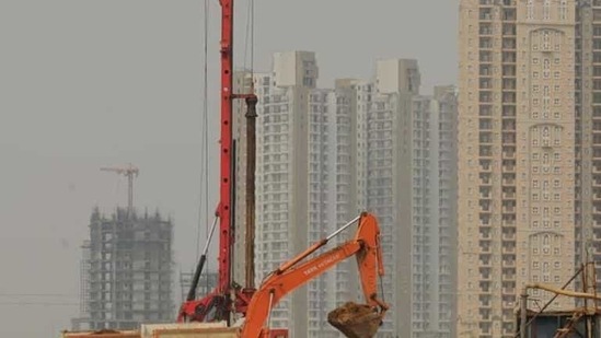 The construction of Dwarka Expressway, at Basai flyover, near sector-37-D, in Gurugram. (Parveen Kumar/HT File Photo)