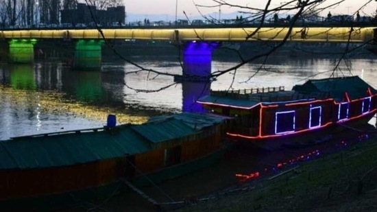 Beautification of Srinagar underway in effort to boost tourism in Valley(Twitter/MayorofS)