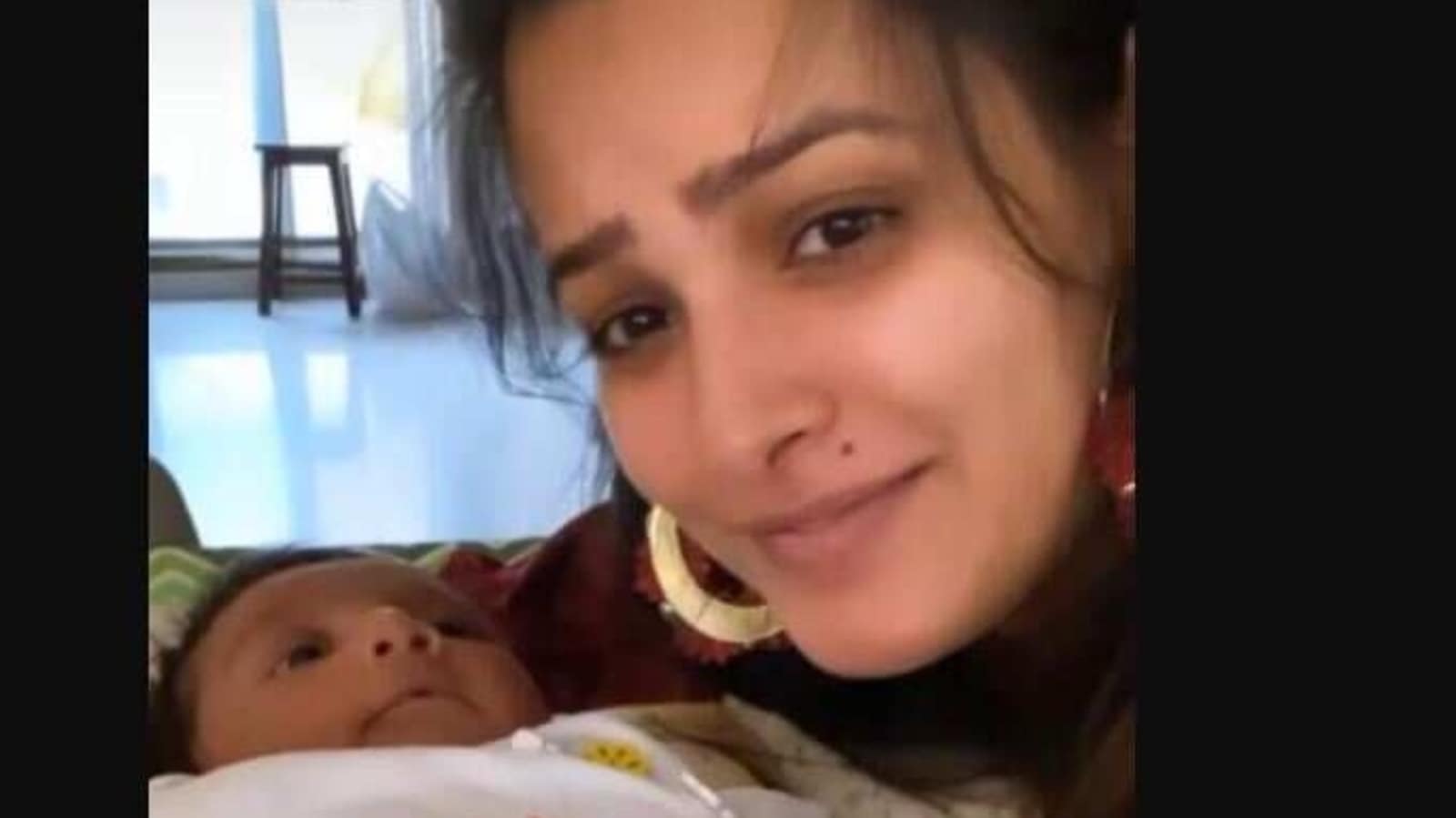 Anita Hassanandani showers son Aaravv Reddy with kisses in new videos