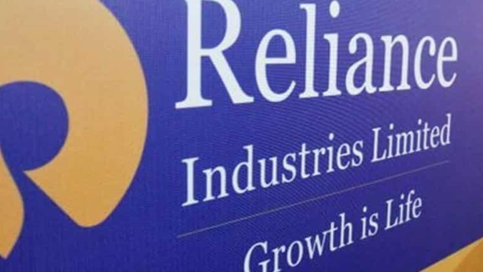 Reliance to bear the cost of covid shots for its staff Hindustan Times