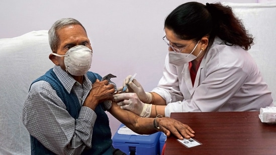 India reported 17,407 new covid-19 infections in the last 24 hours.bloomberg(MINT_PRINT) India reported 17,407 new covid-19 infections in the last 24 hours.bloomberg(MINT_PRINT)