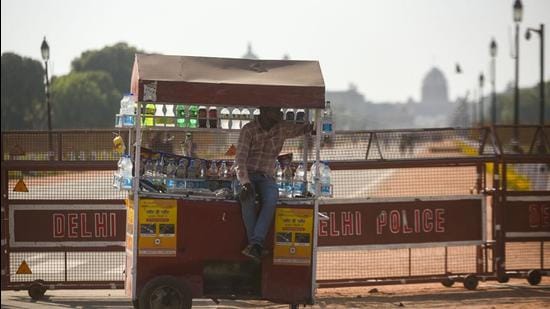 A man selling cold beverages sitting on his pushcart on a hot day in New Delhi. (Amal KS/HT PHOTO)