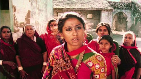 Smita Patil, angry and unyielding, as Sonbai in Mirch Masala.