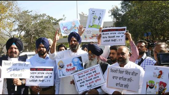 Shiromani Akali Dal MLAs protesting against the power tariff hike outside the Punjab Vidhan Sabha on Friday. (Ravi Kumar/HT)