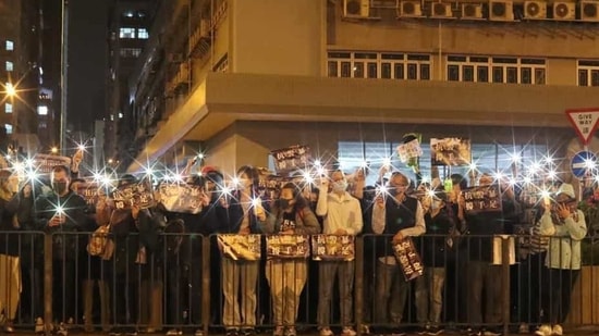 Hong Kong protesters gather outside a detention centre in Lai Chi Kok to demand the release of protesters, in Hong Kong, China. (Lucy Nicholson / REUTERS)