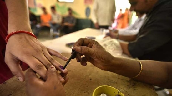 In a statement, the poll panel said that all its deputy election commissioners and other officials posted in the commission's headquarters or working in the field are "discharging their duties strictly as per the Constitution of India and the various extant rules regarding the conduct of elections". (Representative Image)(Arun Sharma/HT PHOTO) In a statement, the poll panel said that all its deputy election commissioners and other officials posted in the commission's headquarters or working in the field are "discharging their duties strictly as per the Constitution of India and the various extant rules regarding the conduct of elections". (Representative Image)(Arun Sharma/HT PHOTO)