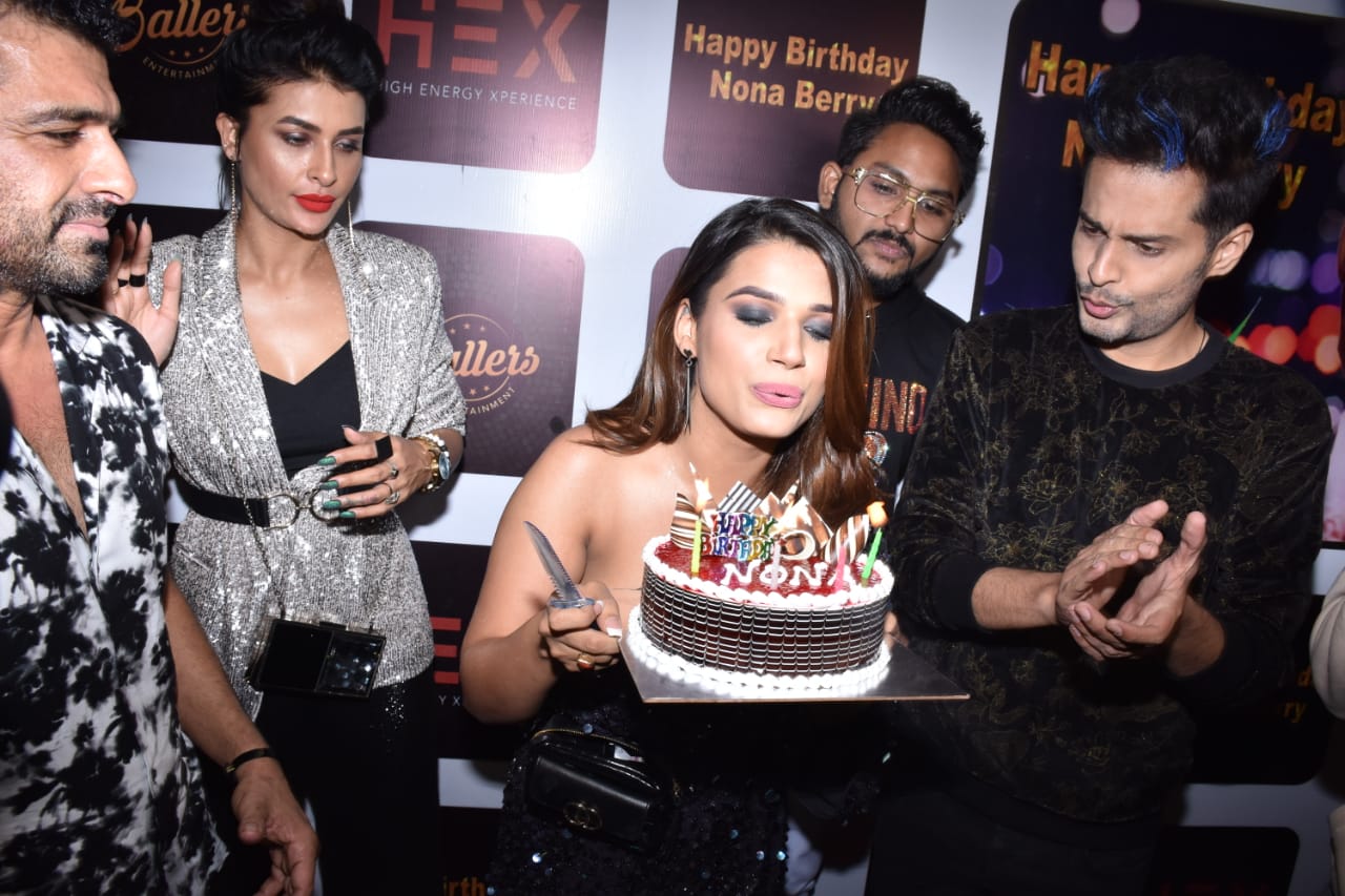 Eijaz Khan, Pavitra Punia, Jaan Kumar Sanu and Shardul Pandit at Naina Singh's birthday bash. (Varinder Chawla) Eijaz Khan, Pavitra Punia, Jaan Kumar Sanu and Shardul Pandit at Naina Singh's birthday bash. (Varinder Chawla)
