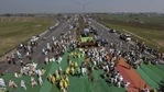 Farmers block Western Peripheral Expressway near Rohtak on 100th day of protest, in Haryana.(Sanjeev Verma/Hindustan Times) Farmers block Western Peripheral Expressway near Rohtak on 100th day of protest, in Haryana.(Sanjeev Verma/Hindustan Times)