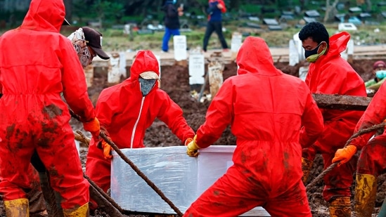The Sri Lanka government last month revised a gazette notification issued in April last year. The new notification allowed both burials and cremations. (REUTERS)