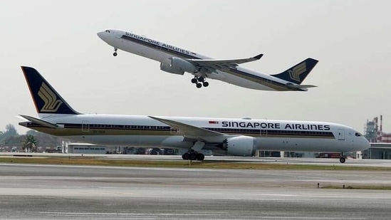 A Singapore Airlines Airbus A330-300 plane takes off behind a Boeing 787-10 Dreamliner at Changi Airport in Singapore. (Reuters/ File photo)