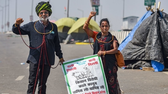 Baba Rao and his wife Shobha Maski, a couple from Nagpur, at Ghazipur border in New Delhi to lend their support to farmers on the 100th day of their ongoing agitation against Centre's farm reform laws, on March 6. (Vijay Verma/PTI)