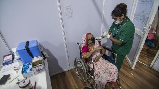Senior citizens Covid-19 vaccination at BKC Covid Centre. (Pratik Chorge/HT Photo)