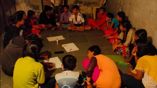Study circle at Sanjay Nagar slums. (HT) Study circle at Sanjay Nagar slums. (HT)