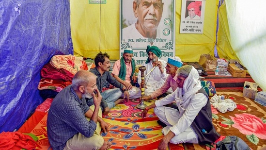 A group of farmers in a discussion on the 100th day of their agitation against the new farm laws at Ghazipur border in New Delhi on March 6. The protesting farmers have expressed apprehension that these laws would pave the way for the dismantling of the minimum support price (MSP) system.(Vijay Verma/PTI)