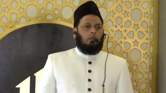 Maulana KR Firangi Mahali of the Islamic Centre of India said the woman's video is a message to all Muslims to end the dowry system.(ANI Twitter) Maulana KR Firangi Mahali of the Islamic Centre of India said the woman's video is a message to all Muslims to end the dowry system.(ANI Twitter)