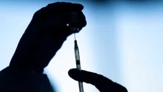 A medical staff member prepares the Covid-19 vaccine.(AP) A medical staff member prepares the Covid-19 vaccine.(AP)