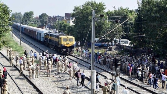 The rescue sources said several people are still trapped inside the ill-fated train. The personnel are facing problems in the rescue operation owing to the darkness, they said. (Representative Image)(Sameer Sehgal /HT) The rescue sources said several people are still trapped inside the ill-fated train. The personnel are facing problems in the rescue operation owing to the darkness, they said. (Representative Image)(Sameer Sehgal /HT)