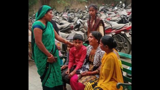 The inconsolable family members of victim Munna Kumar in Ludhiana on Sunday. (HT Photo)
