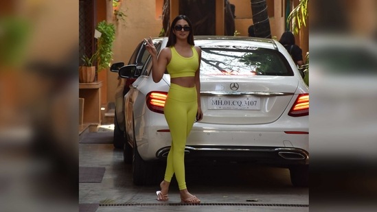 Kiara Advani went to her dance class in Juhu wearing a lime yellow sports bra while flaunting her toned midriff. (Varinder Chawla)