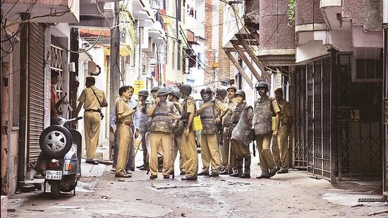 Delhi Police’s special cell at the encounter spot in Jamia Nagar in New Delhi. (HT Archive)
