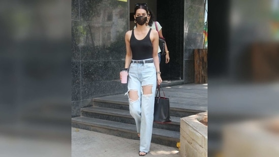 For her day out as well, Kriti Sanon chose quite a similar look.(Varinder Chawla)