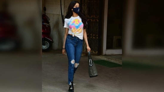 The Roohi actor was seen wearing a printed white basic T-shirt which she teamed with a pair of distressed jeans.(Varinder Chawla)