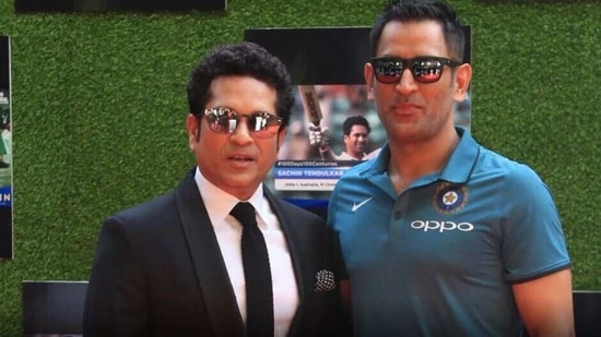 Sachin Tendulkar (L) with Mahendra Singh Dhoni (R)(Twitter)