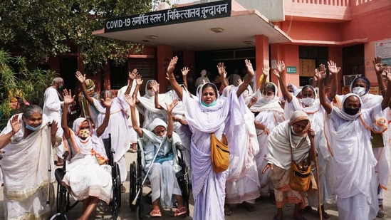 A group of elderly widows in Vrindavan who were given Covid-19 vaccine on Monday.(HT PHOTO) A group of elderly widows in Vrindavan who were given Covid-19 vaccine on Monday.(HT PHOTO)