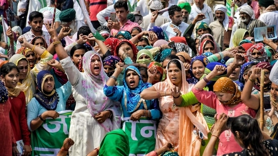 At Tikri, women farmers dubbed the three laws “death warrants”.(PTI Photo)(PTI) At Tikri, women farmers dubbed the three laws “death warrants”.(PTI Photo)(PTI)