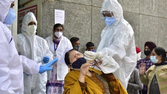 India on Monday reported a fresh surge in cases after 18,599 infections were reported in the lat 24 hours. (HT Photo) India on Monday reported a fresh surge in cases after 18,599 infections were reported in the lat 24 hours. (HT Photo)