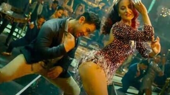 549px x 309px - Pipe-smoking Aamir Khan goes clubbing with Elli AvrRam in Har Funn Maula  teaser. Watch here | Bollywood - Hindustan Times
